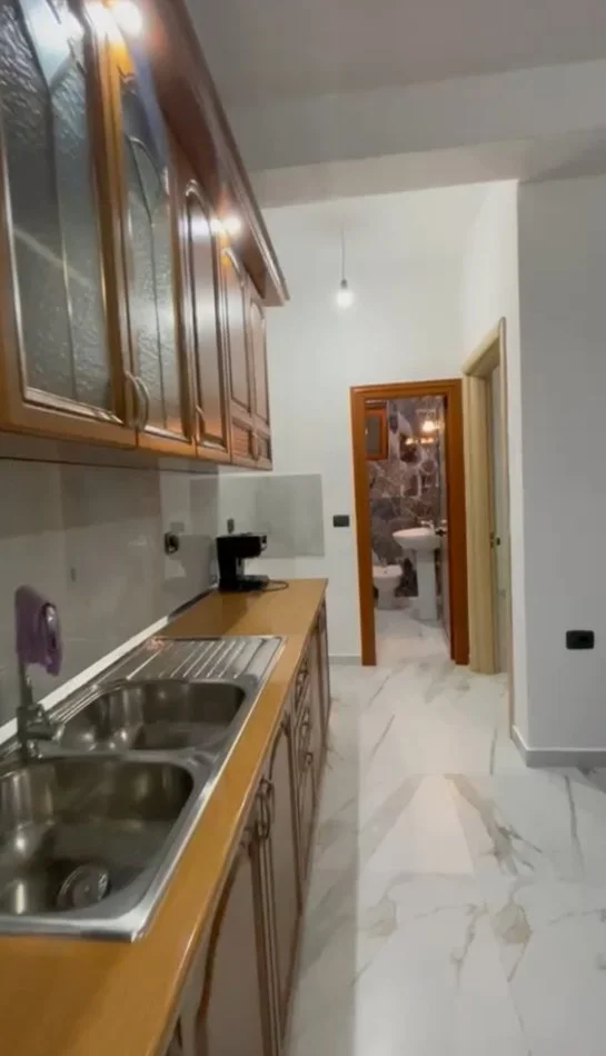 Tirane, jepet me qera shtepi 1+1 Kati 1, (Çelo Ibraj)
