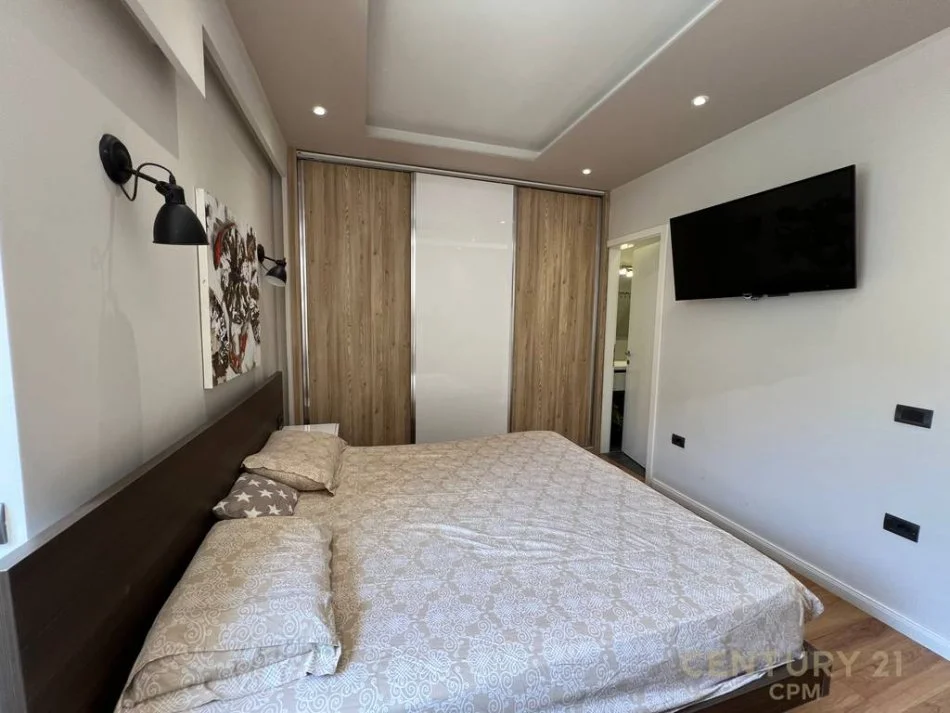 Tirane, jepet me qera apartament 2+1 , 2 m² 700 € 