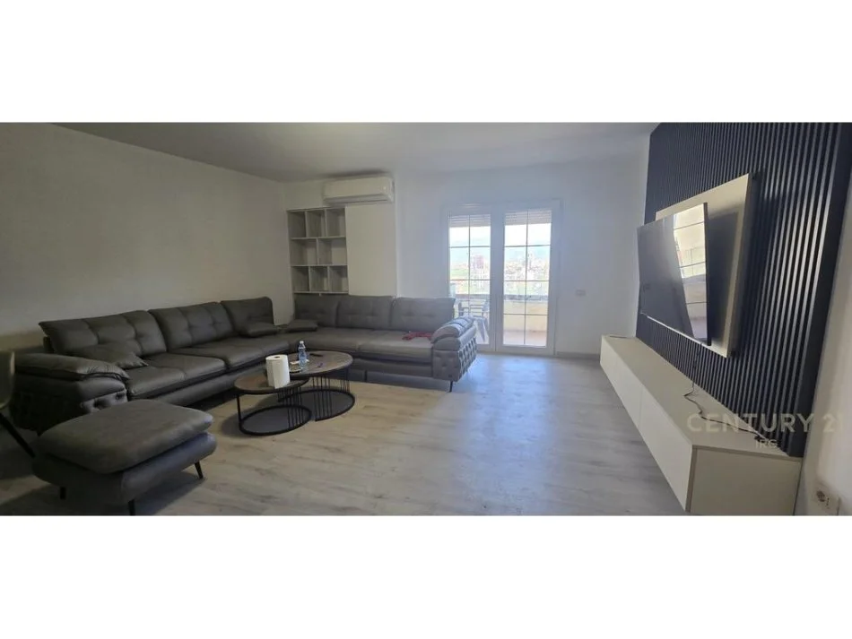 Tirane, jepet me qera 2+1 Kati 5, 130 m² 600 € 