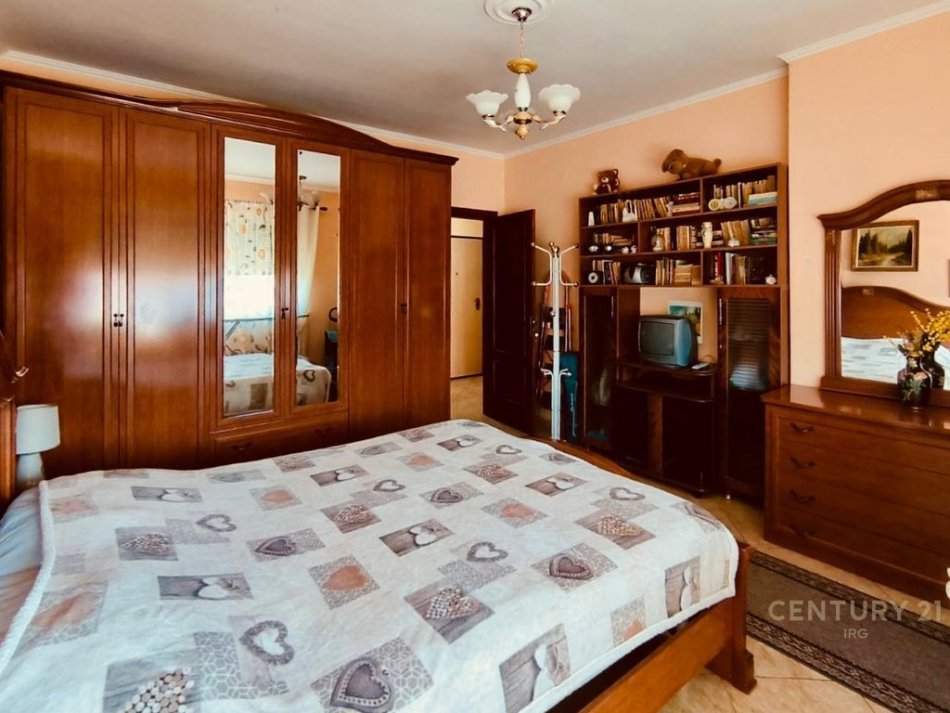 Tirane, jepet me qera apartament 1+1 Kati 3, 70 m² 450 € 