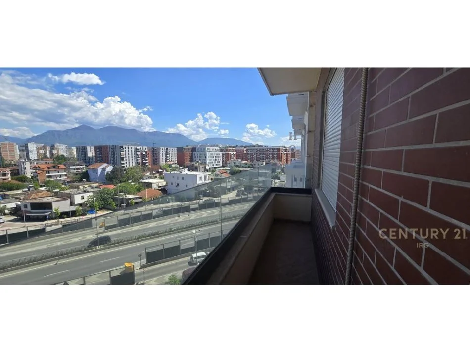 Tirane, jepet me qera 2+1 Kati 5, 130 m² 600 € 