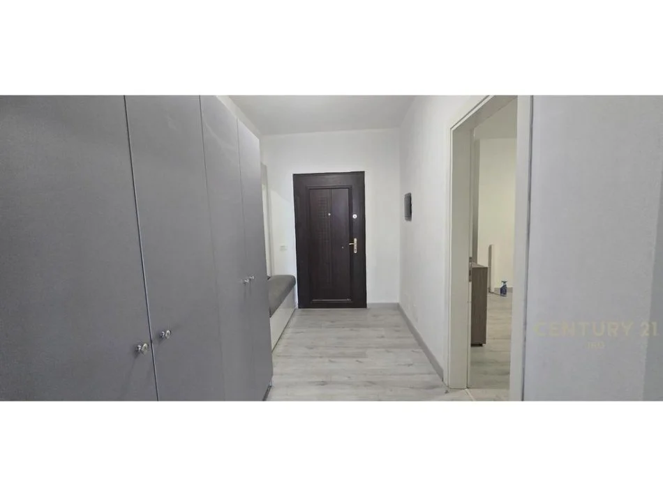 Tirane, jepet me qera 2+1 Kati 5, 130 m² 600 € 
