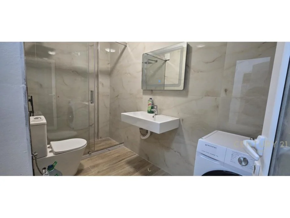 Tirane, jepet me qera 2+1 Kati 5, 130 m² 600 € 