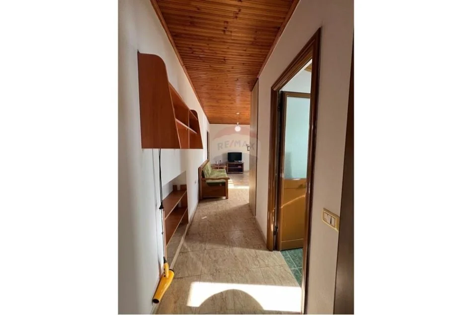 Tirane, jepet me qera apartament 1+1 Kati 3, 65 m² 420 € (Fusha e aviacionit)