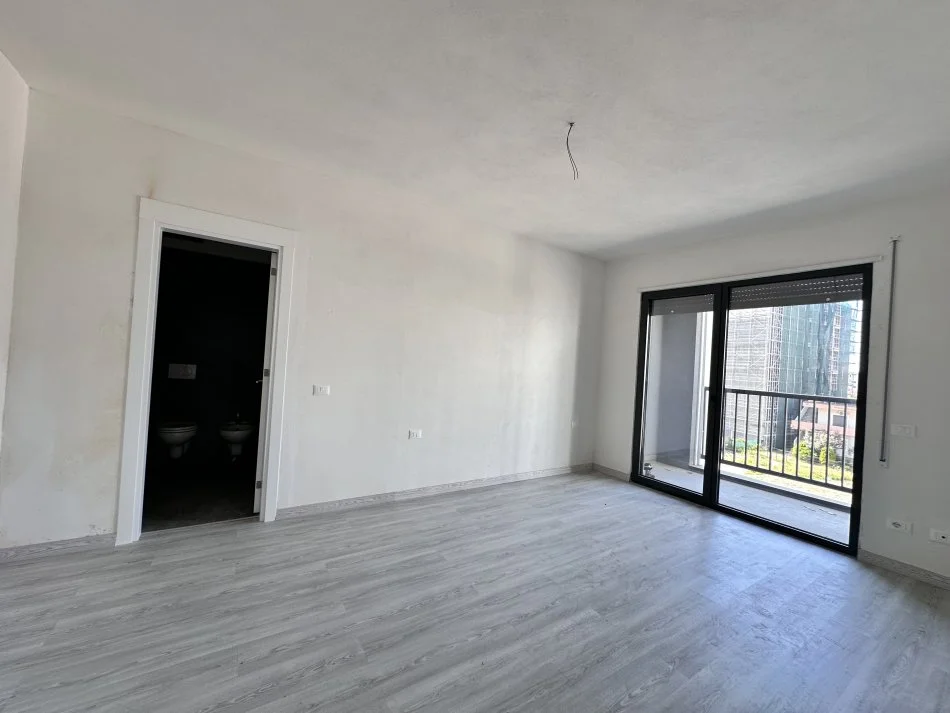 Tirane, jepet me qera apartament 2+1+Ballkon Kati 2, 117 m² 400 €