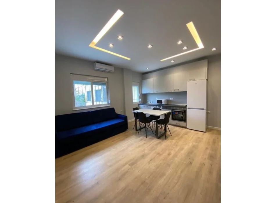 Tirane, jepet me qera apartament 1+1+Ballkon Kati 2, 65 m² 500 € (21 Dhjetori)