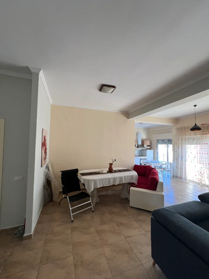 Tirane, jepet me qera apartament 3+1+Ballkon Kati 3, 128 m² 800 € (Rruga Peti)