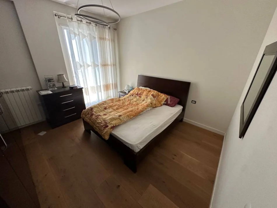 Tirane, shes apartament 2+1+Aneks+Ballkon Kati 3, 151 m² 225.000 € 