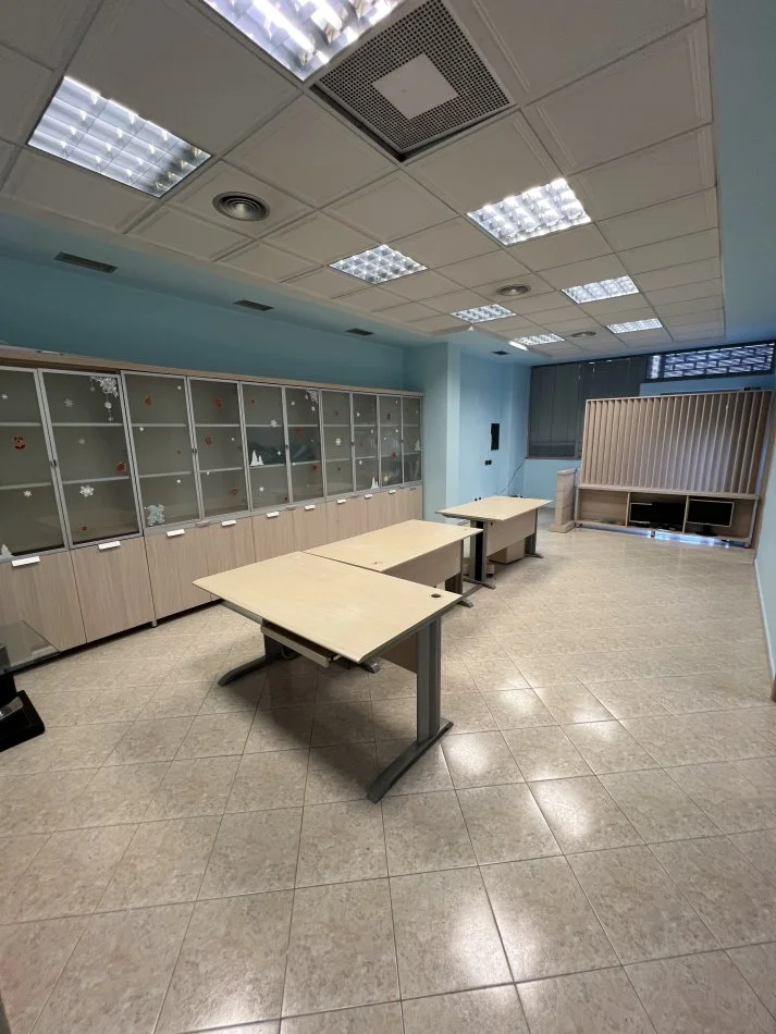 Durres, jepet me qera ambjent biznesi Kati 0, 70 m² 500 € (Rruga Abaz Çelkupa)