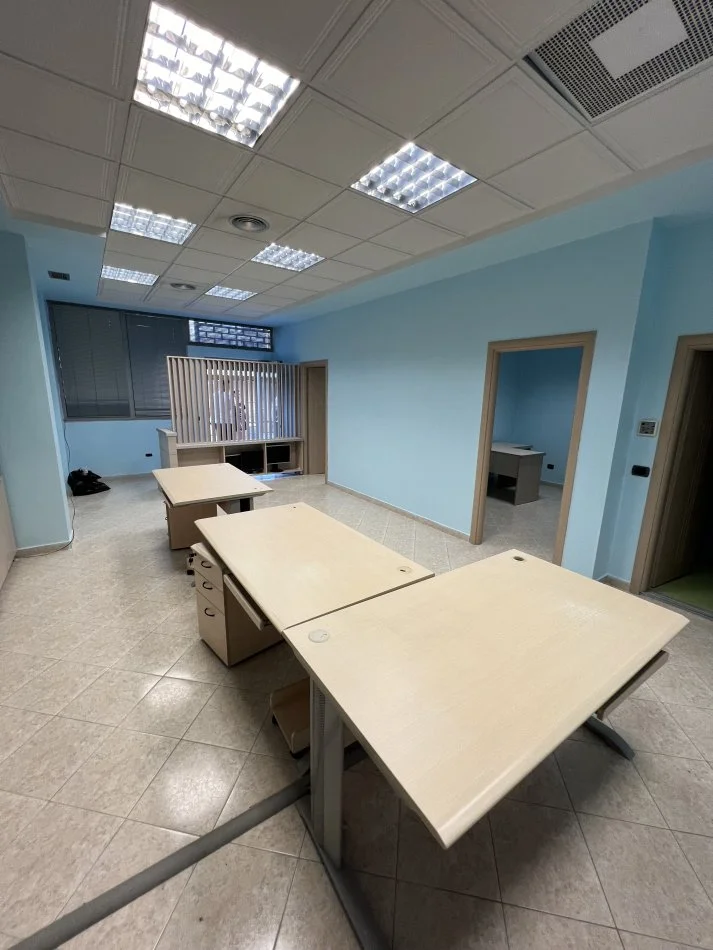 Durres, jepet me qera ambjent biznesi Kati 0, 70 m² 500 € (Rruga Abaz Çelkupa)