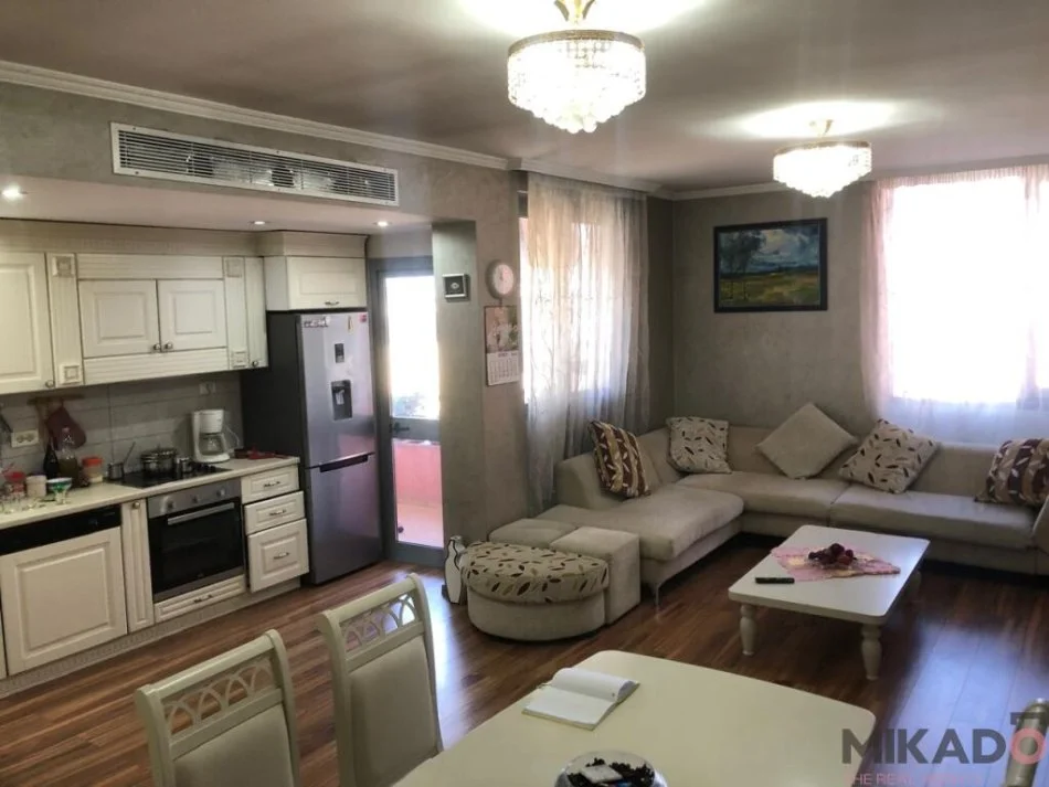 Tirane, jepet me qera apartament 2+1 Kati 5, 108 m² 1.000 € (Toptani)