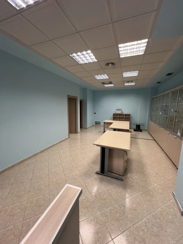 Durres, jepet me qera ambjent biznesi Kati 0, 70 m² 500 € (Rruga Abaz Çelkupa)