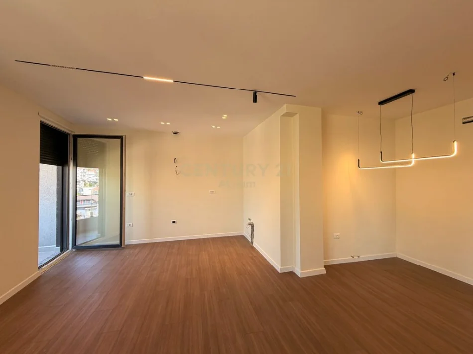 Tirane, shes apartament 3+1 Kati 6, 79 m² 235.000 € (Materniteti i Ri)