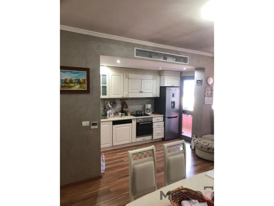 Tirane, jepet me qera apartament 2+1 Kati 5, 108 m² 1.000 € (Toptani)