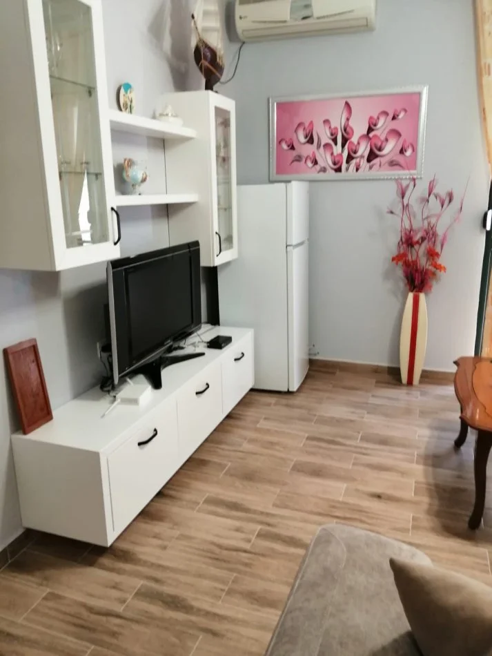 Golem, jap me qera apartament 1+1+Ballkon Kati 3, 450 € /muaj (Perballe Portakavalja)