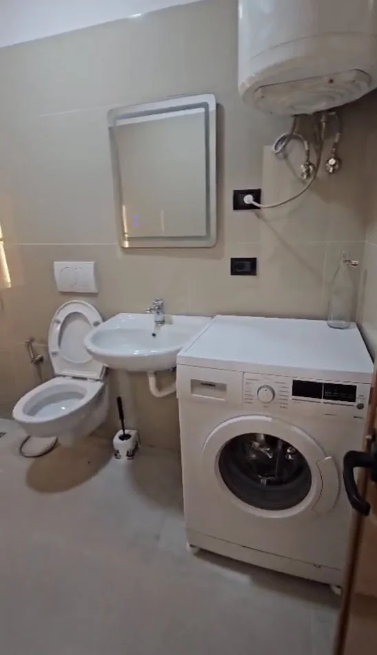 Tirane, jepet me qera apartament 2+1 Kati 6, 75 m² 500 € (White Bar ,Irfan Tomini)