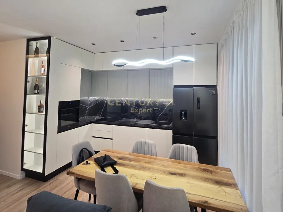Tirane, shes apartament 2+1+Aneks+Ballkon Kati 4, 103 m² 250.000 € (UET)