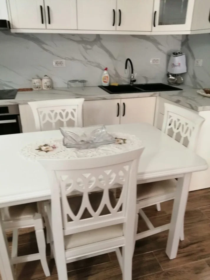 Golem, jap me qera apartament 1+1+Ballkon Kati 3, 450 € /muaj (Perballe Portakavalja)