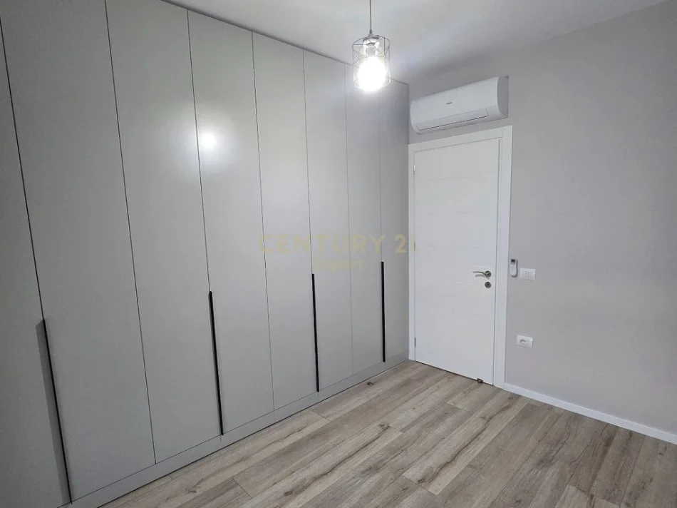 Tirane, shes apartament 2+1+Aneks+Ballkon Kati 4, 103 m² 250.000 € (UET)