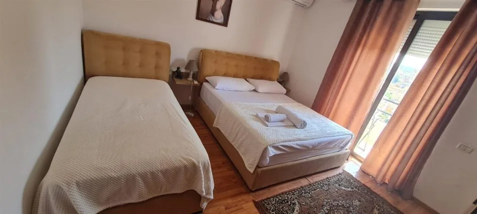 Tirane, jepet me qera apartament 1+1+Ballkon Kati 5, 70 m² 550 € (Vila Gold ,Rruga e Dibres)