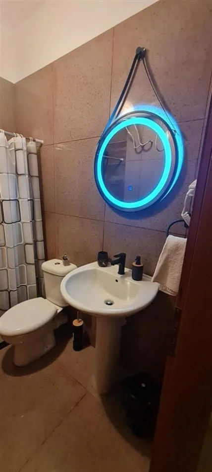 Tirane, jepet me qera apartament 1+1+Ballkon Kati 5, 70 m² 550 € (Vila Gold ,Rruga e Dibres)