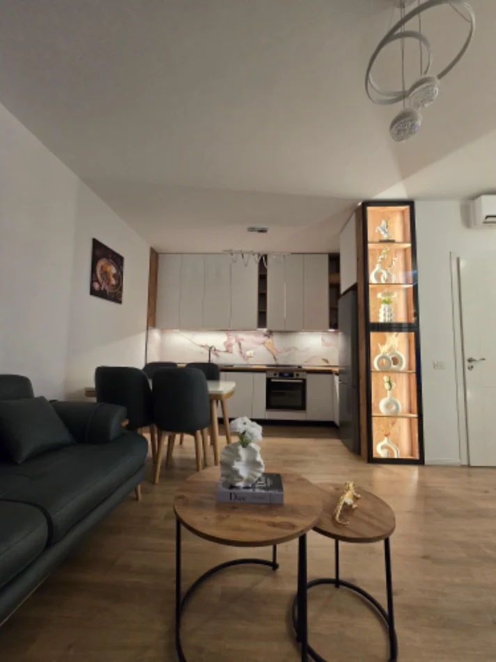 Tirane, jepet me qera apartament 1+1 Kati 3, 74 m² 450 € (Restorant Olsi ne Linze)