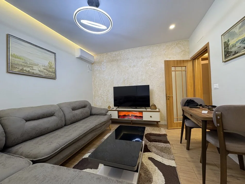 Tirane, jepet me qera 1+1 , 499 € 