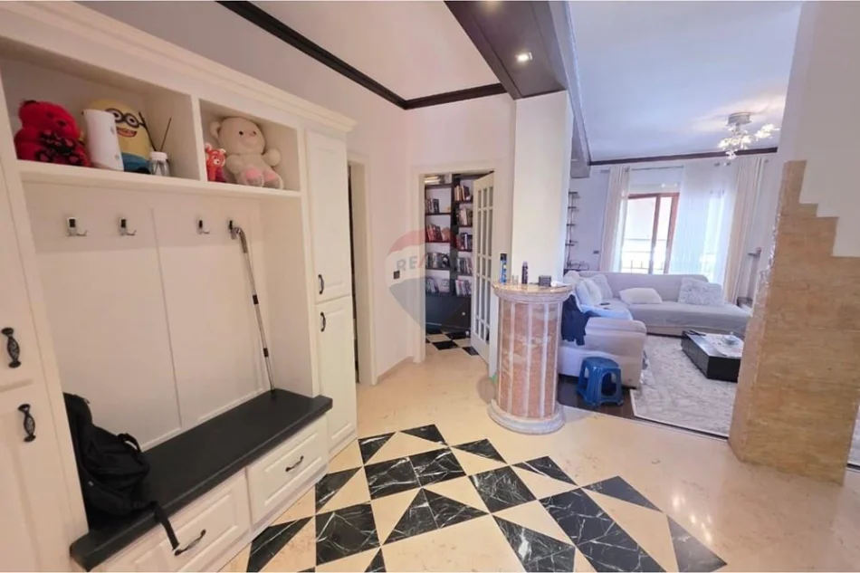 Tirane, shitet apartament 2+1+Ballkon Kati 3, 130 m² 240.000 € (Eleonora, Rruga Rrapo Hekali)