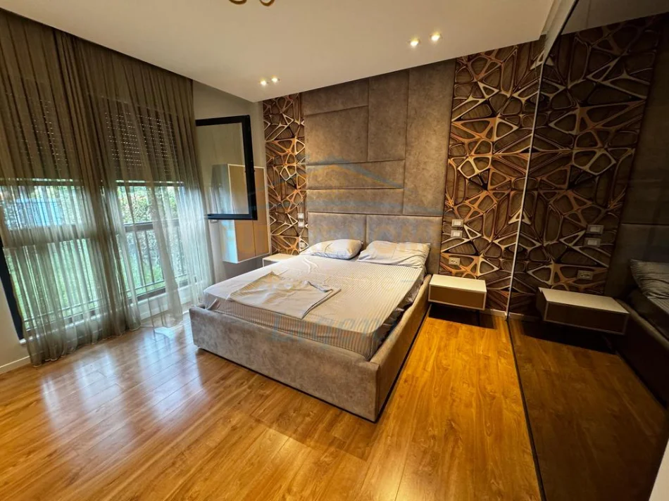 Tirane, jepet me qera apartament 2+1+Ballkon Kati 0, 116 m² 1.600 € (Liqeni thate)