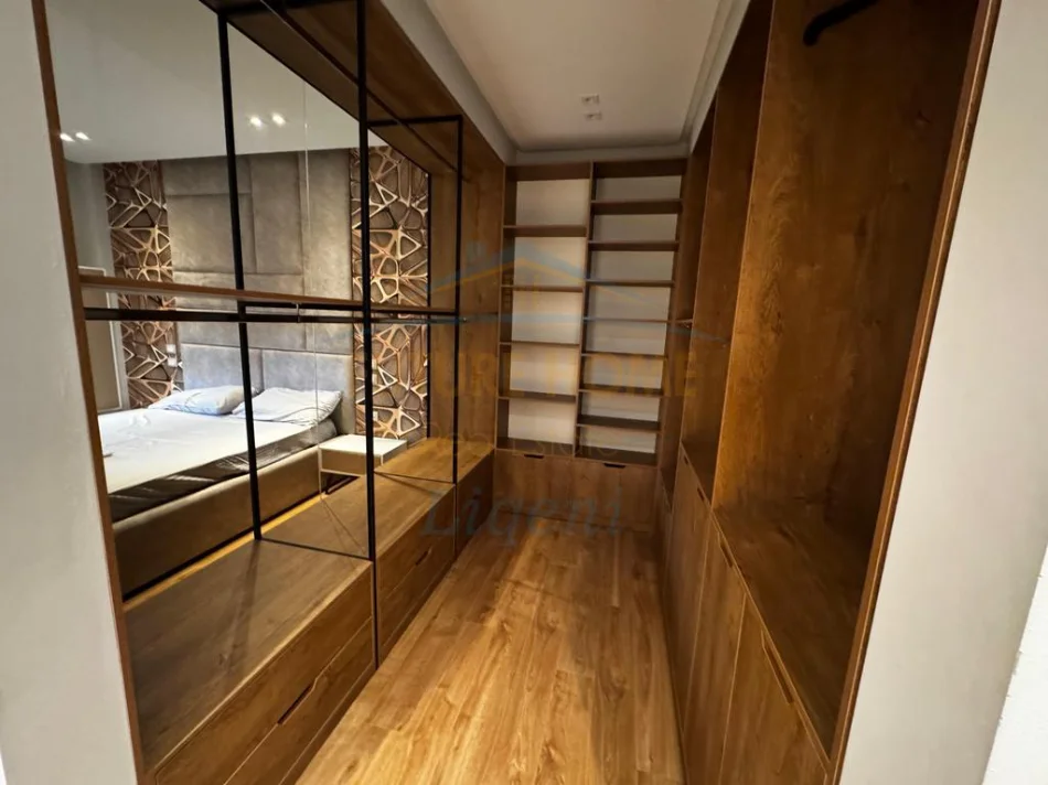 Tirane, jepet me qera apartament 2+1+Ballkon Kati 0, 116 m² 1.600 € (Liqeni thate)