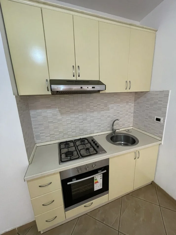Tirane, shitet apartament Kati 1, 76 m² 73.000 € (Rrota Kuqe Durres)