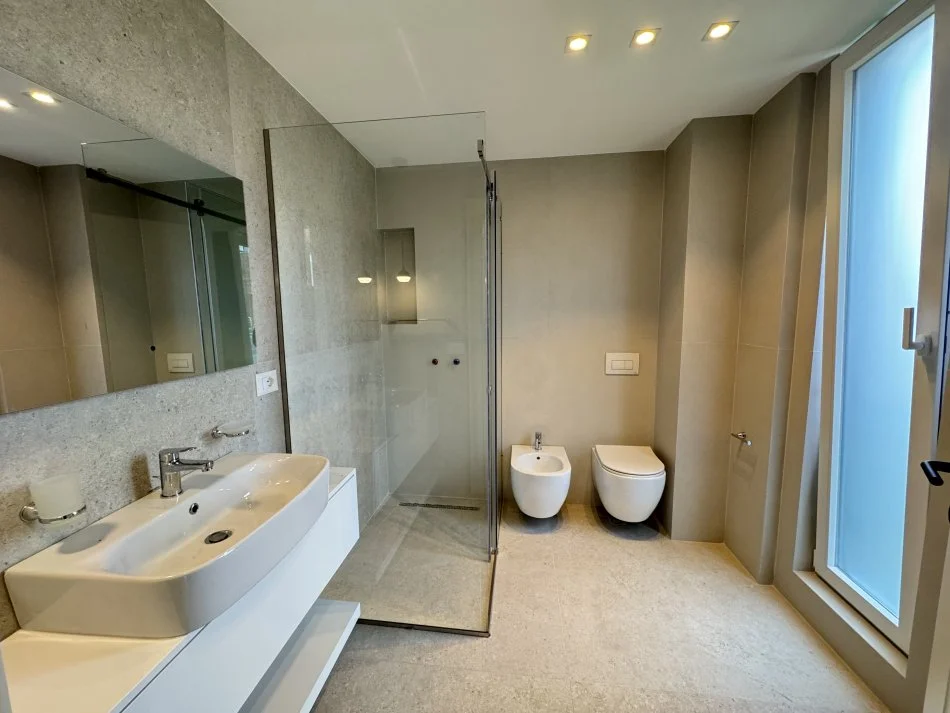 Tirane, jepet me qera Vile , 298 m² 3.500 € 