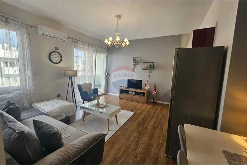 Tirane, jepet me qera apartament Kati 8, 70 m² 700 € (Rruga Qemal Stafa)