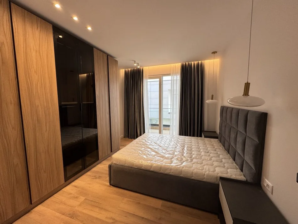 Tirane, jepet me qera Vile , 298 m² 3.500 € 