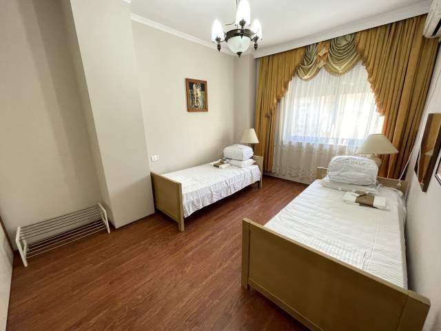 Tirane, jepet me qera apartament 2+1+BLK Kati 2, 131 m² 550 Euro (Shkolla e baletit)