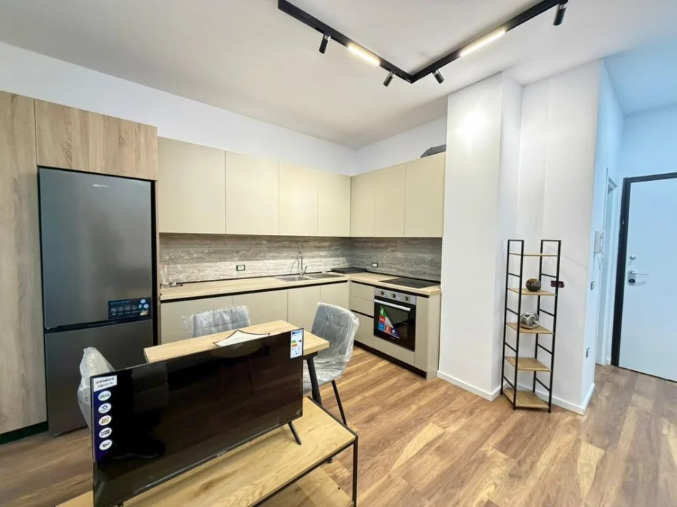 Tirane, jepet me qera apartament 1+1+Aneks+Ballkon Kati 2, 53 m² 700 € 