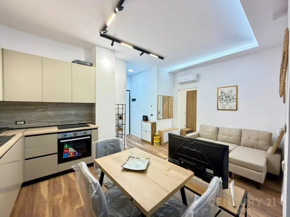 Tirane, jepet me qera apartament 1+1+Aneks+Ballkon Kati 2, 53 m² 700 € 