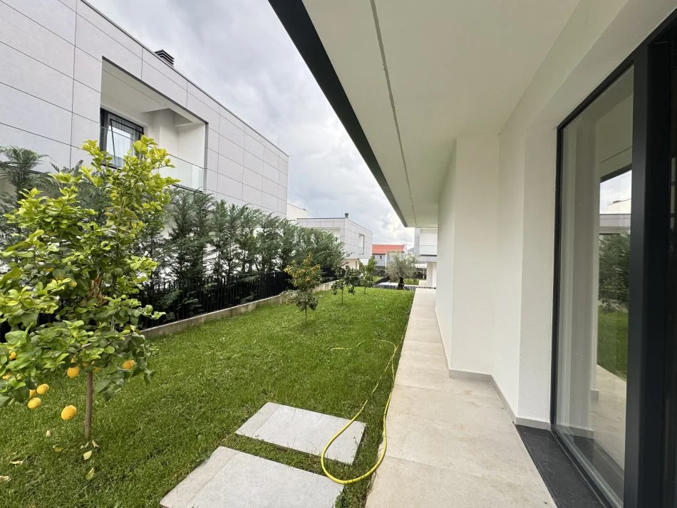 Tirane, jepet me qera Vile , 298 m² 3.500 € 