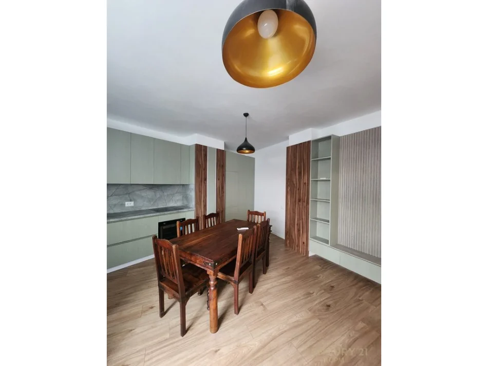 Tirane, jepet me qera apartament 2+1+Aneks+Ballkon Kati 4, 113 m² 950 € 