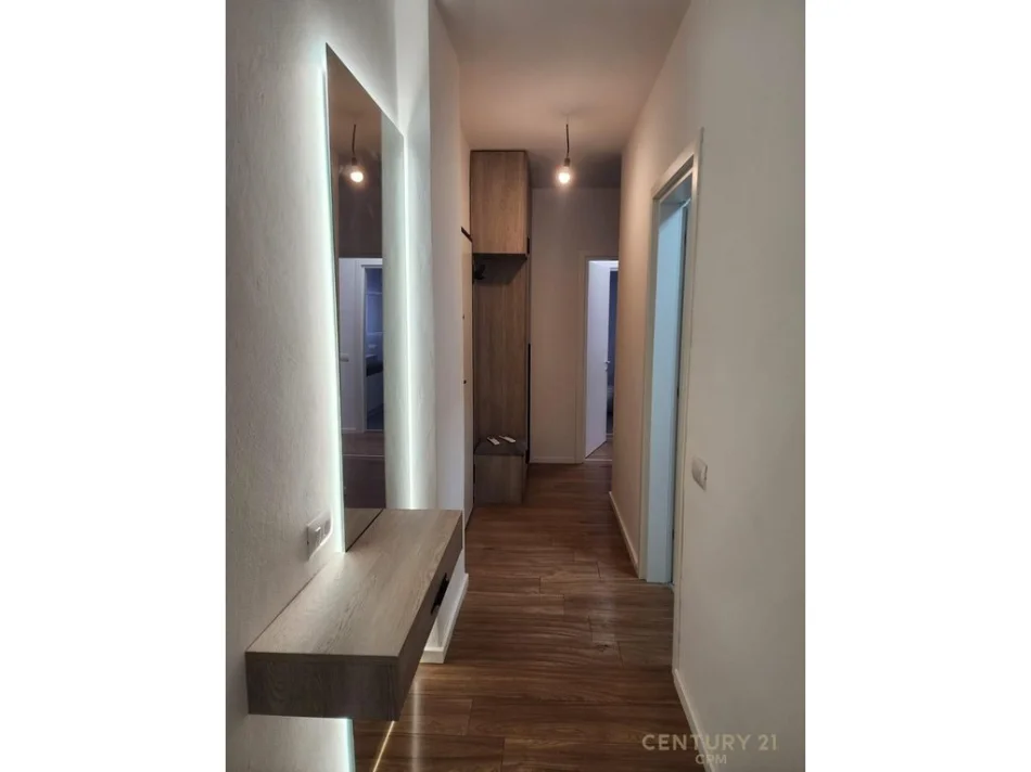Tirane, jepet me qera apartament 2+1+Aneks+Ballkon Kati 4, 113 m² 950 € 