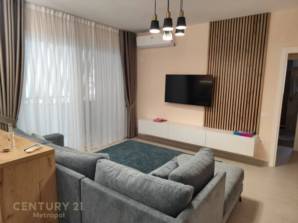 Tirane, jepet me qera apartament 1+1+Aneks+Ballkon Kati 3, 79 m² 750 € 