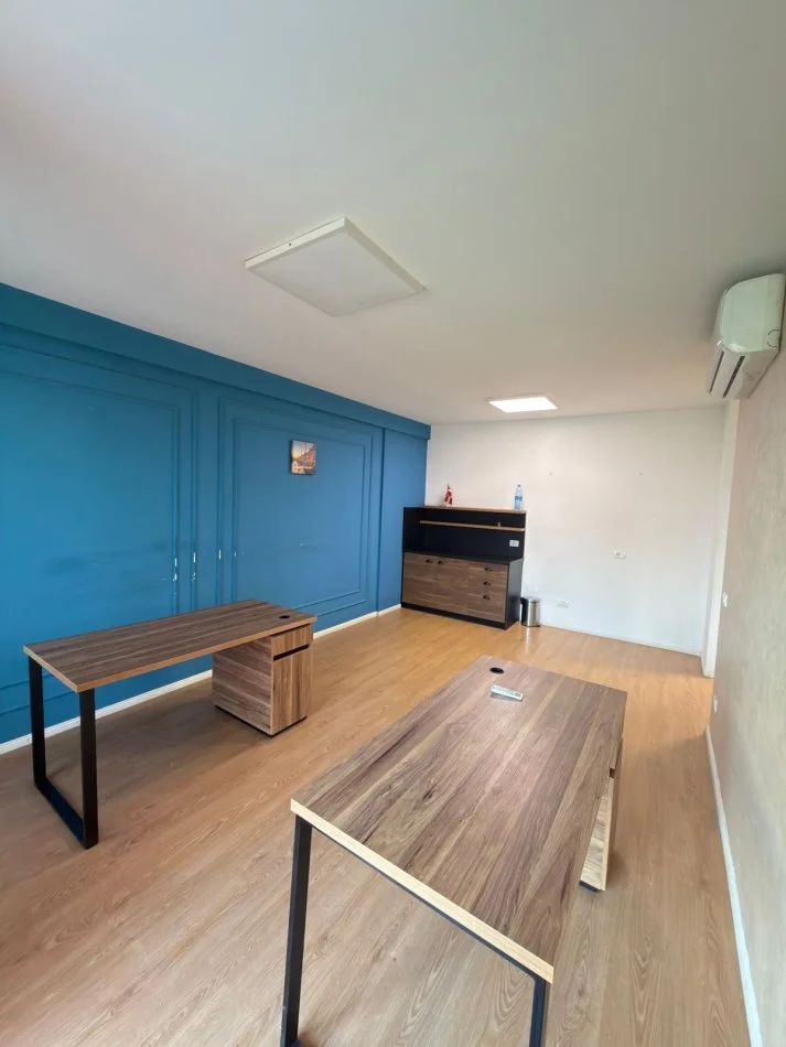 Tirane, jepet me qera zyre Kati 3, 70 m² 500 € (Teodor keko)