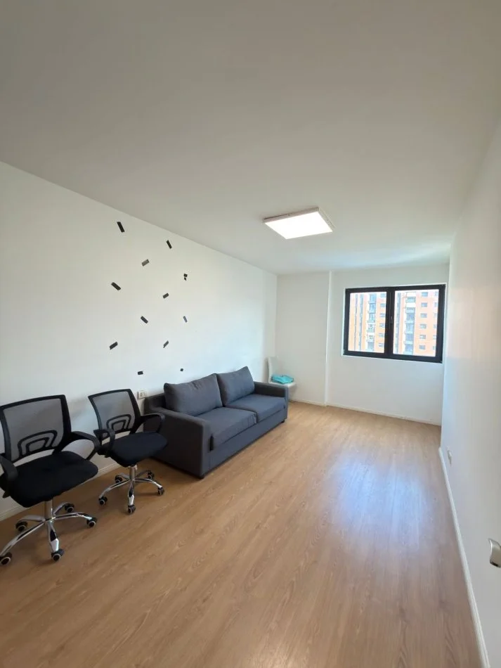 Tirane, jepet me qera zyre Kati 3, 70 m² 500 € (Teodor keko)