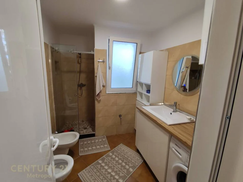 Tirane, jepet me qera apartament 1+1+Aneks+Ballkon Kati 3, 79 m² 750 € 