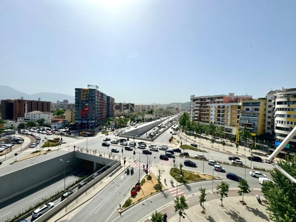 Tirane, jepet me qera apartament 2+1+Ballkon+Parking 🅿️ , 500 € (Astir)