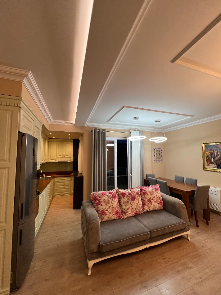Tirane, jepet me qera apartament 3+1+Ballkon Kati 5, 126 m² 1.000 € (Rruga Peti)