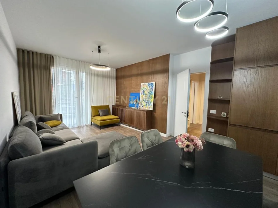 Tirane, jepet me qera apartament 2+1+Aneks+Ballkon Kati 3, 109 m² 700 € 