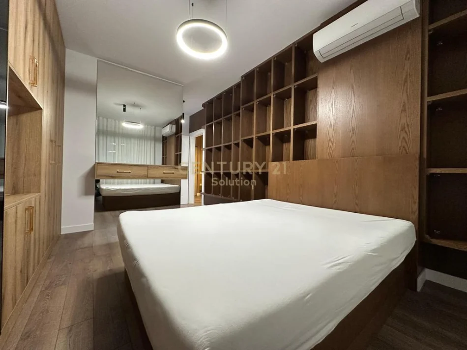 Tirane, jepet me qera apartament 2+1+Aneks+Ballkon Kati 3, 109 m² 700 € 