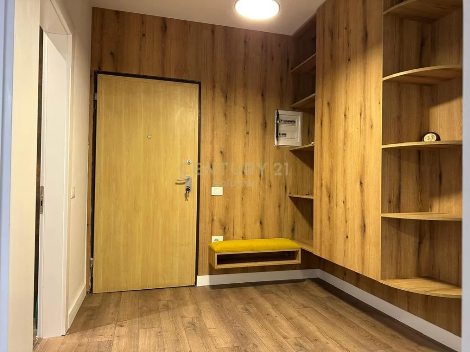 Tirane, jepet me qera apartament 2+1+Aneks+Ballkon Kati 3, 109 m² 700 € 