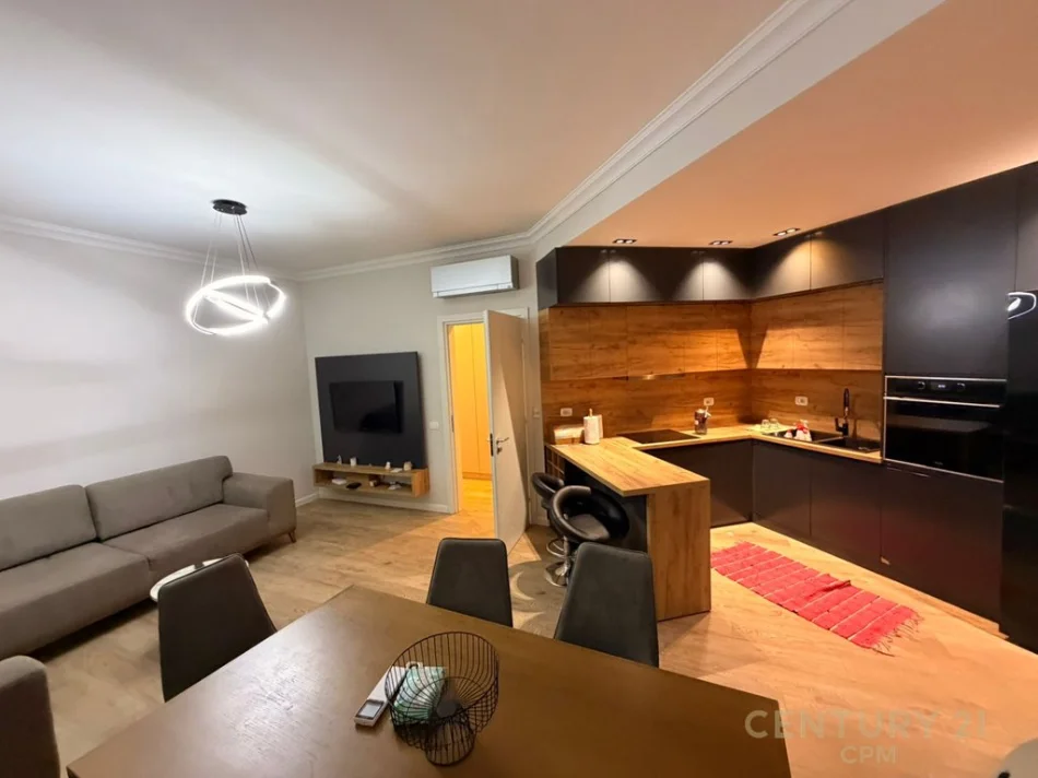 Tirane, jepet me qera apartament 2+1+Aneks+Ballkon Kati 2, 100 m² 700 € 